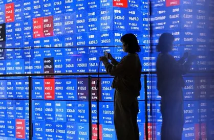 افت سهام آسیا در پی عبور بهای نفت از ۱۰۰ دلار