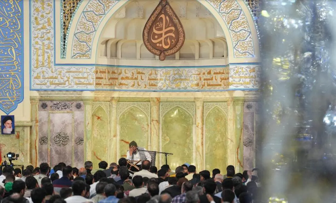 طنین مناجات محمود کریمی در رواق رضوی؛ از خاک خراسان تا غیرت ایران علی (ع) + آلبوم تصاویر شب دوم
