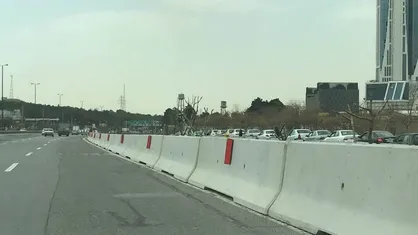 جمع&zwnj;آوری ۱۵۰۰ متر گاردریل فرسوده و جایگزینی نیوجرسی در بزرگراه&zwnj;های تهران/ نصب راهبند&zwnj;های الکترونیکی در خط شماره ۱ بی. آر. تی