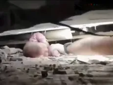 گرفتار شدن کودکان غزه زیر آوار