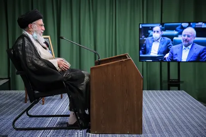 مولفه&zwnj;های مردمی&zwnj;شدن اقتصاد کدام است؟ / کنترل تورم و اصلاح نظام&zwnj;مالیاتی اولویت اول کشور