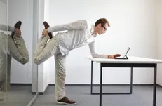 تکنولوژی جدید برای جلوگیری از عوارض خطرناک پشت‌میزنشینی/ همزمان با کار ورزش کنید + فیلم