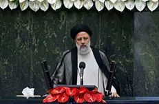 رئیسی: وضعیت قیمت طلا و ارز کاهشی خواهد شد / با وجود افزایش یارانه‌های نقدی از بانک مرکزی استقراض نکردیم