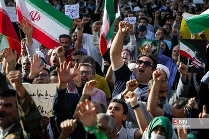 خیل عظیم مردم همچنان به سمت میدان انقلاب اسلامی پایتخت در حال حرکت است + فیلم
