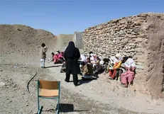 نظام آموزشی کشور به طیف‌ ثروتمندان و محرومان تقسیم شده است
