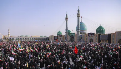 بیعت باشکوه مردم قم با رهبری جدید در مسجد جمکران+فیلم