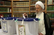 آیت الله مکارم شیرازی رای خود را به صندوق انداخت