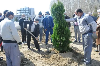 آغاز کاشت ۱۵۰۰ درخت و گیاهان دارویی در دانشگاه ارومیه