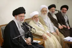 رهبرانقلاب: شبهه مانند تحریم‌هاست، باید ما را به فکر وادار کند / علماء باید میان جوان‌ها بروند و گره‌های ذهنی آنها را باز کنند
