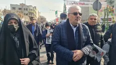 حضور مردم چشم دشمن را کور می‌کند / دولت برای خدمت شبانه روز ندارد