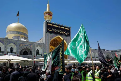 حرم مطهر رضوی در روز شهادت امام رضا علیهم‌السلام