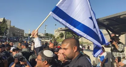 ادرگیری فلسطینی&zwnj;ها با صهیونیست&zwnj;ها/ بیرون کردن عضو کنست و شهرک&zwnj;نشینان از باب العامود