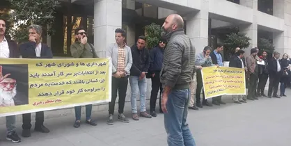 تجمع پیمانکاران شهرداری مقابل شورای شهر