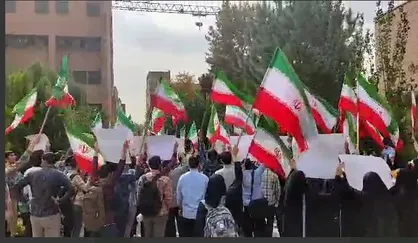 دانشجویان دانشگاه شریف در اعتراض به بی&zwnj;حرمتی و قانون&zwnj;شکنی تجمع کردند + عکس و فیلم