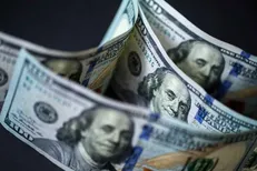 قیمت دلار ۲۳ هزار تومان است