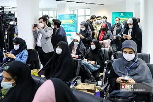  عدم رعایت فاصله گذاری اجتماعی در مراسم رونمایی از سبد محصولات زندگی تبیان