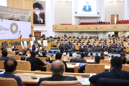 مخبر: مهار تورم و رشد تولید با مردمی&zwnj;کردن اقتصاد محقق می&zwnj;شود