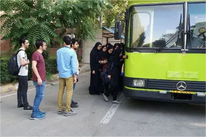 توقیف ۲ دستگاه اتوبوس دانشگاه بجنورد به دلیل سوار کردن مسافر بیش از حد مجاز/ حمل و نقل ۴۰۰۰ دانشجو تنها با ۶ اتوبوس!