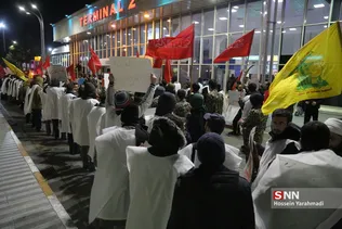تحصن اعلام خون خواهی دانشجویان در فرودگاه مهرآباد