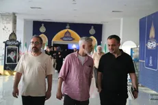 بازدید خبرنگاران بین‌المللی مراسم وداع و تشییع رهبر شهید از موزه ملی انقلاب اسلامی و دفاع مقدس