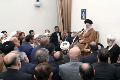 گزینه درست &laquo;واقع&zwnj;گرایی&raquo; است