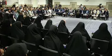 شعرخوانی استاد دانشگاه جواهر نهرو به فارسی/ رهبر انقلاب: شعر فارسی را روان خواندید