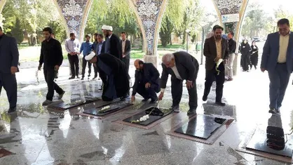 تجدید میثاق دانشگاهیان با شهدای گمنام شهر ایلام + تصاویر