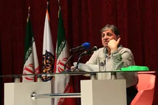 نمی‌دانم چرا برخی اصرار دارند که وابستگی به خارج توهم است / یاد بگیرید وقتی اشتباه می‌کنید عذرخواهی کنید