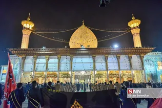 مراسم شام غریبان و لاله‌گردانی شهادت حضرت اباعبدالله الحسین(ع) و شهدای کربلا، شامگاه ۱۷ مرداد ماه ۱۴۰۱ با حضور آیت الله ابراهیم کلانتری تولیت آستان مقدس حضرت شاهچراغ(ع)، خادمین، زائرین و مجاورین بارگاه ملکوتی حرم مطهر حضرت شاهچراغ(ع) شیراز برگزار شد.