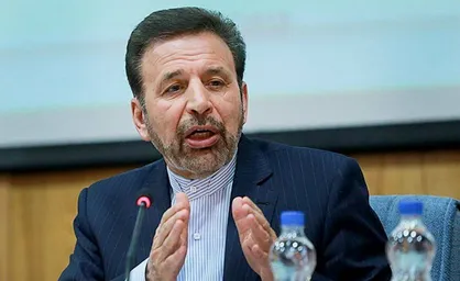 واکنش واعظی به وجود دستگاه کارت&zwnj;خوان در دفتر زنگنه: باید به وزیر نفت مدال صداقت داد!