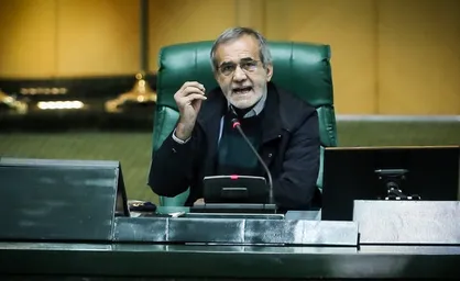 آمریکا باهمه قوا مقابل ما ایستاده اما ما یکدیگر را تخریب می&zwnj;کنیم