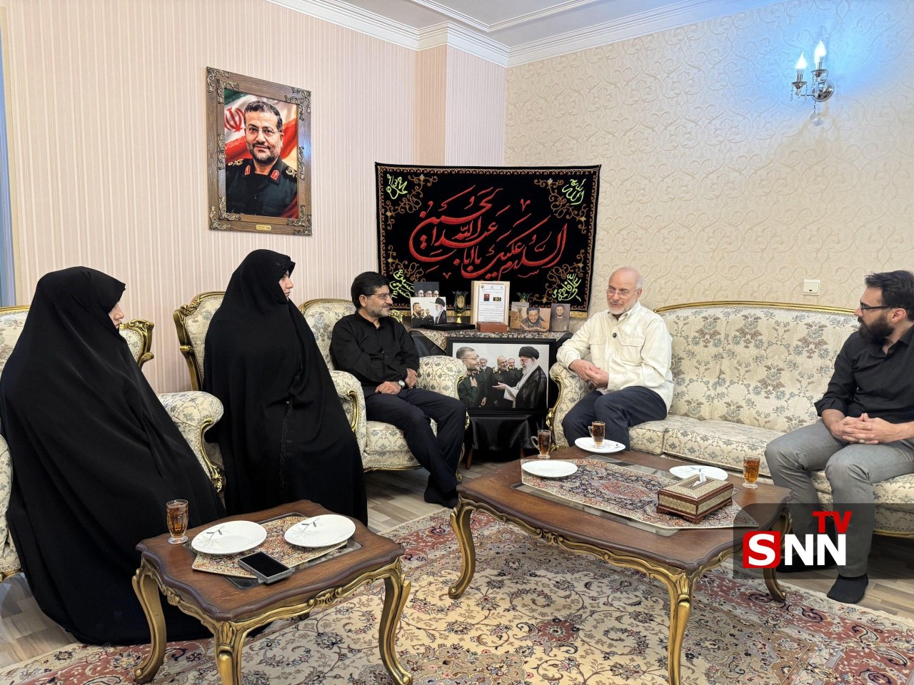 حضور قالیباف رئیس مجلس در منزل شهید سلیمانی، رئیس فقید سازمان بسیج مستضعفین حضور قالیباف رئیس مجلس در منزل شهید سلیمانی، رئیس فقید سازمان بسیج مستضعفین