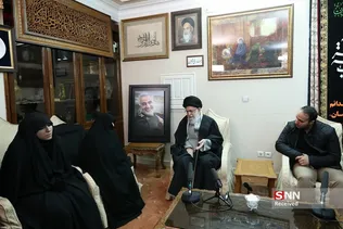 حضور رهبر معظم انقلاب اسلامی در منزل سردار شهید سپهبد سلیمانی