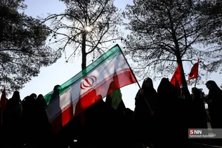 راه پیمایی دانشجویان دختر از حرم مطهر امام خمینی (ره) تا مزار شهید آوینی
