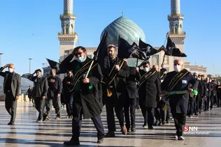 همزمان با سالروز شهادت حضرت فاطمه(س) از ساعت ۹ صبح دسته عزای خادمان و زائران حرم مطهر بانوی کرامت از مسجد امام حسن عسکری علیه السلام تا حرم مطهر حضرت معصومه سلام الله علیها برپا 