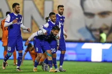 بازگشت استقلال به کورس قهرمانی در روز بارانی کرمان