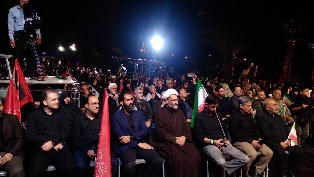 نوای قرآن در میدان ولیعصر(عج) طنینانداز شد نوای قرآن در میدان ولیعصر(عج) طنینانداز شد