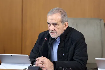 استقبال عبدالفتاح السیسی از پزشکیان بدو ورود به محل برگزاری اجلاس دی ۸ در پایتخت مصر+فیلم