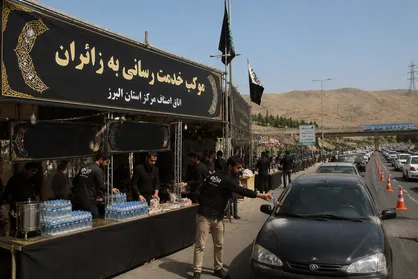 اصناف البرز برای خدمت&zwnj;رسانی به زائران پای کار آمدند/ استقرار ۱۲ موکب و اهدای یک میلیون بطری آب