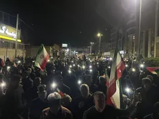 اجتماع عظیم مردمی در پی شهادت رهبر شهید انقلاب در چهارراه هفت تیر کرج/ حضور گسترده شهروندان در مراسم چهارمین شب+ فیلم