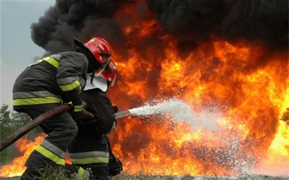 آتش&zwnj;سوزی در محوطه باز سازمان میراث فرهنگی/ حریق تلفات جانی نداشت +عکس