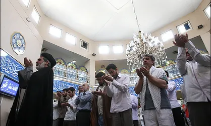 روزانه ۲ هزار نفر در نماز جماعت مسجد دانشگاه امیرکبیر شرکت می&zwnj;کنند