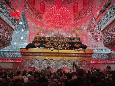حرم امام حسین(ع) سیاه‌پوش شد + فیلم