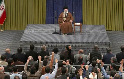 فیلم کامل بیانات رهبر انقلاب در دیدار با هزاران نفر از مداحان و شاعران اهل بیت&zwnj;علیهم&zwnj;السلام به مناسبت ولادت حضرت زهرا سلام&zwnj;الله&zwnj;علی&zwnj;ها