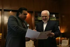 سفیر جدید پاکستان رونوشت استوارنامه خود را تقدیم ظریف کرد