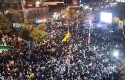 سیل جمعیت حاضر در مراسم وداع با پیکر مطهر فرمانده شهید