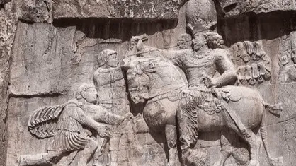مجسمه والرین در میدان انقلاب رونمایی شد
