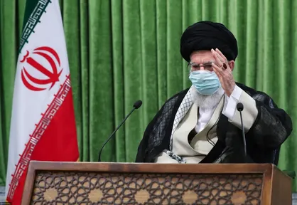 رهبر انقلاب: انتخابات یک روز است امّا اثر آن تا چند سال باقی می&zwnj;ماند / کسانی که نرفتن پای صندوق را ترویج می&zwnj;کنند دلسوز مردم نیستند / انتقاد از &laquo;قانوندانان قانون شکن&raquo;