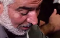 رجز خوانی پدرشهید محمدرضا بهاری نژاد بر سر پیکر پسرش