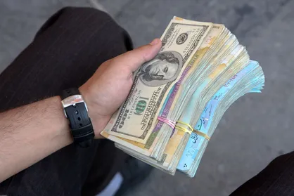قیمت دلار امروز سه شنبه ۱۴۰۰/۱۰/۲۸